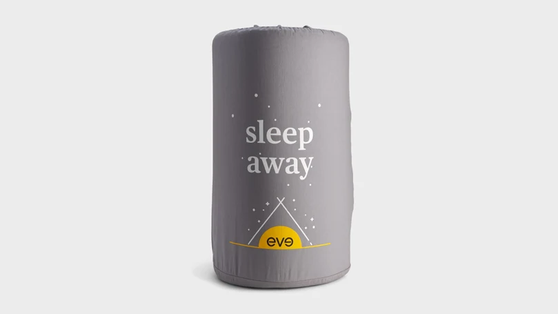 ein Bild von eve sleep away Matratze gerollt und verpackt